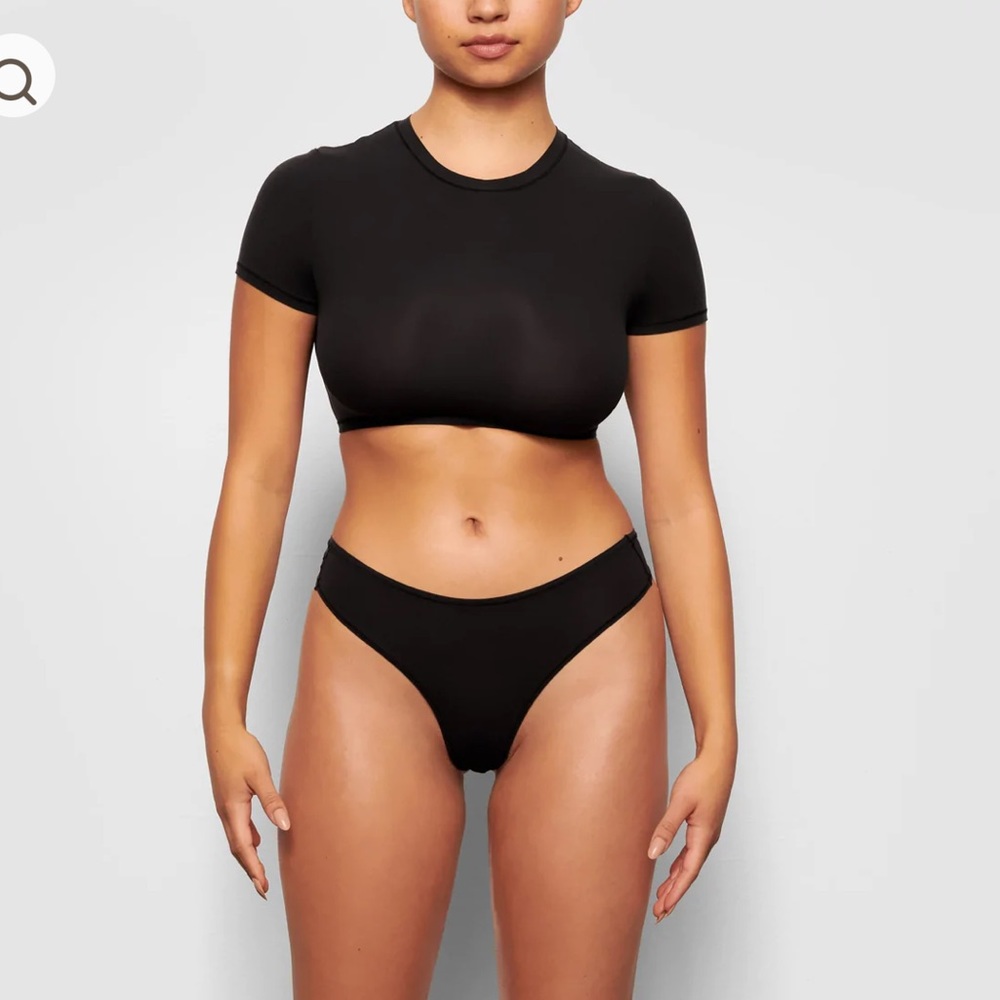 Skims fits everybody super cropped t shirt